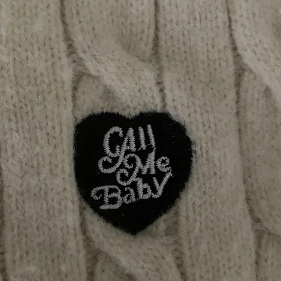 Classic And Quirky Minimalist Cream Cable Knit Crew neck Sweater Size M - Picture 3 of 4